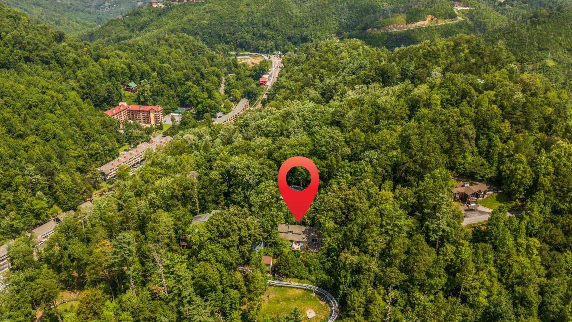 Whiskey Ridge Lodge, A Restored 1940S Gem, 2 Mins From Downtown, Breathtaking City Views, Custom Game Room, And Spacious Elegance 개틀린버그 외부 사진