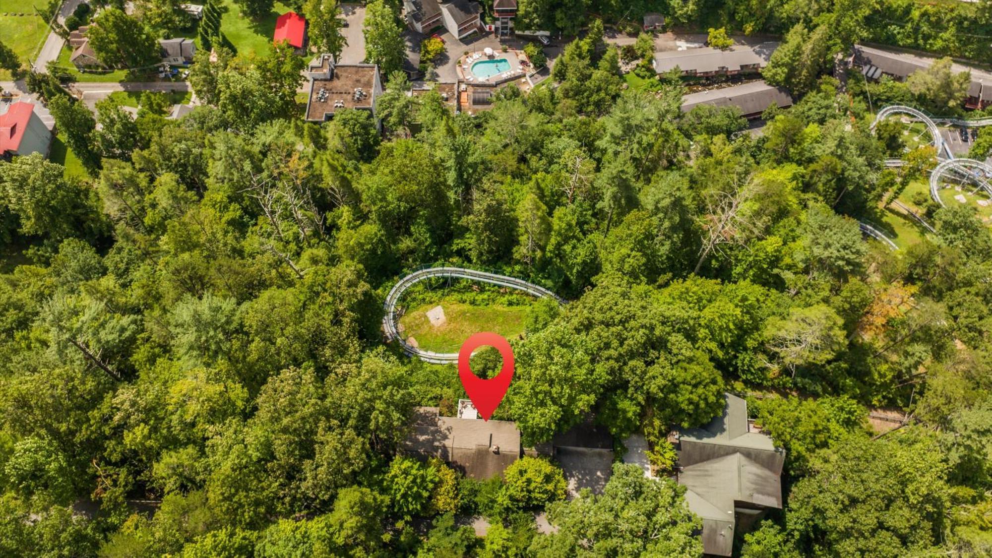 Whiskey Ridge Lodge, A Restored 1940S Gem, 2 Mins From Downtown, Breathtaking City Views, Custom Game Room, And Spacious Elegance 개틀린버그 외부 사진