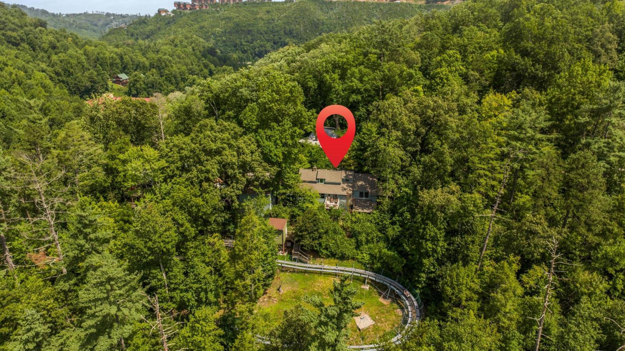 Whiskey Ridge Lodge, A Restored 1940S Gem, 2 Mins From Downtown, Breathtaking City Views, Custom Game Room, And Spacious Elegance 개틀린버그 외부 사진